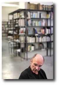 Anselm Kiefer dans sa bibliothèque