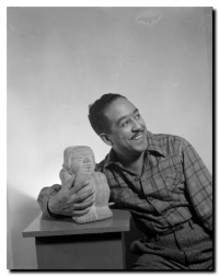 Langston Hughes, photographié par Gordon Parks, 1943, Library of Congress.